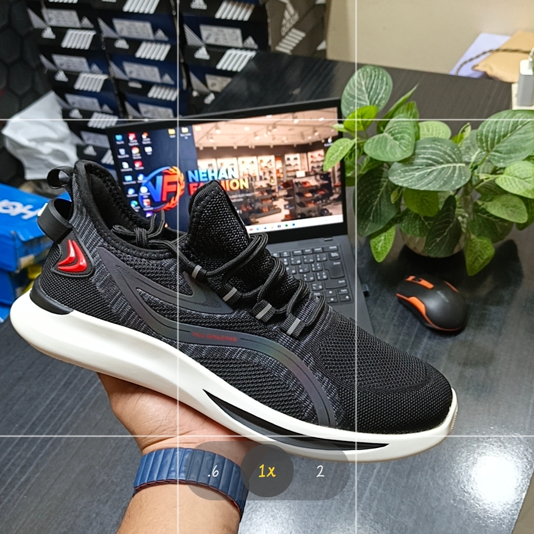 Fila 𝐋𝐢𝐠𝐡𝐭 𝐖𝐞𝐢𝐠𝐡𝐭 𝐒𝐩𝐨𝐫𝐭𝐬 & 𝐑𝐮𝐧𝐧𝐢𝐧𝐠 𝐒𝐡𝐨𝐞𝐬 (BLACK)