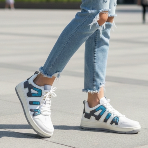 NIKE 𝐒𝐧𝐞𝐚𝐤𝐞𝐫(WHITE MULTI)